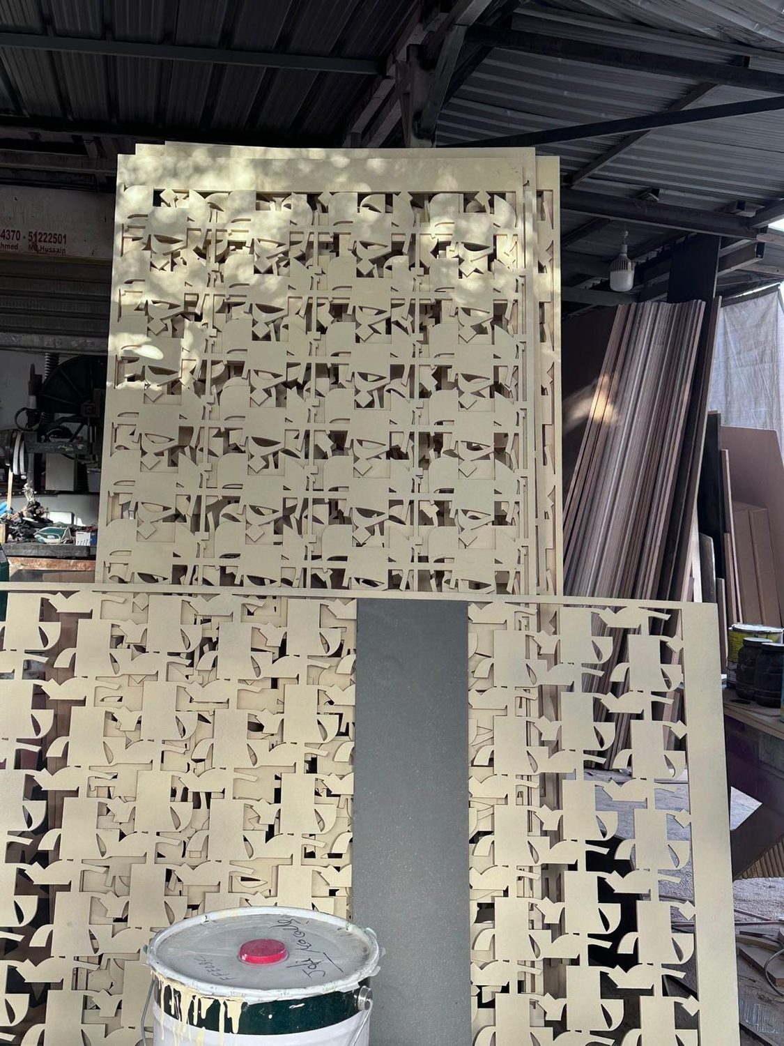 Hala February Installations handling